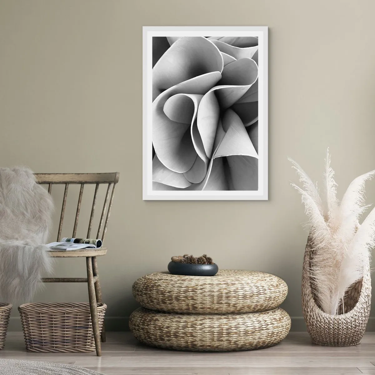 Plakat i hvid ramme - Hvad der sker i rummet - 61x91 cm