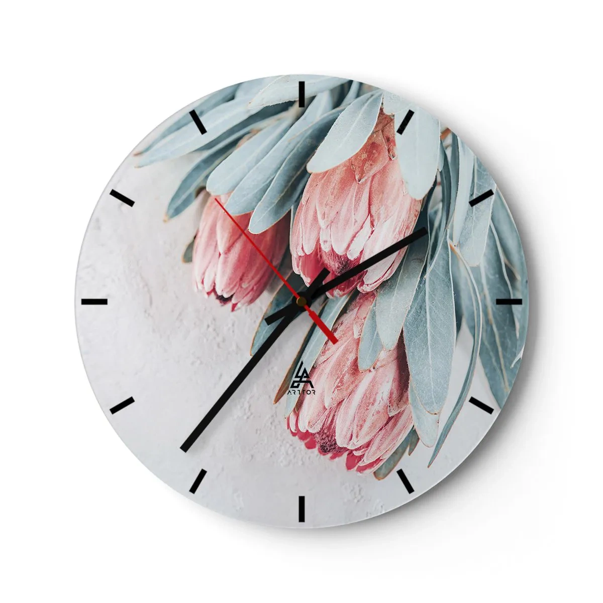 Vægur, Uret - Proteablomster med lyseblå blade på en lys baggrund - 30x30cm - Skammer sig over deres egen skønhed - Moderne vægdekoration til stue, køkken og soveværelse ARTTOR