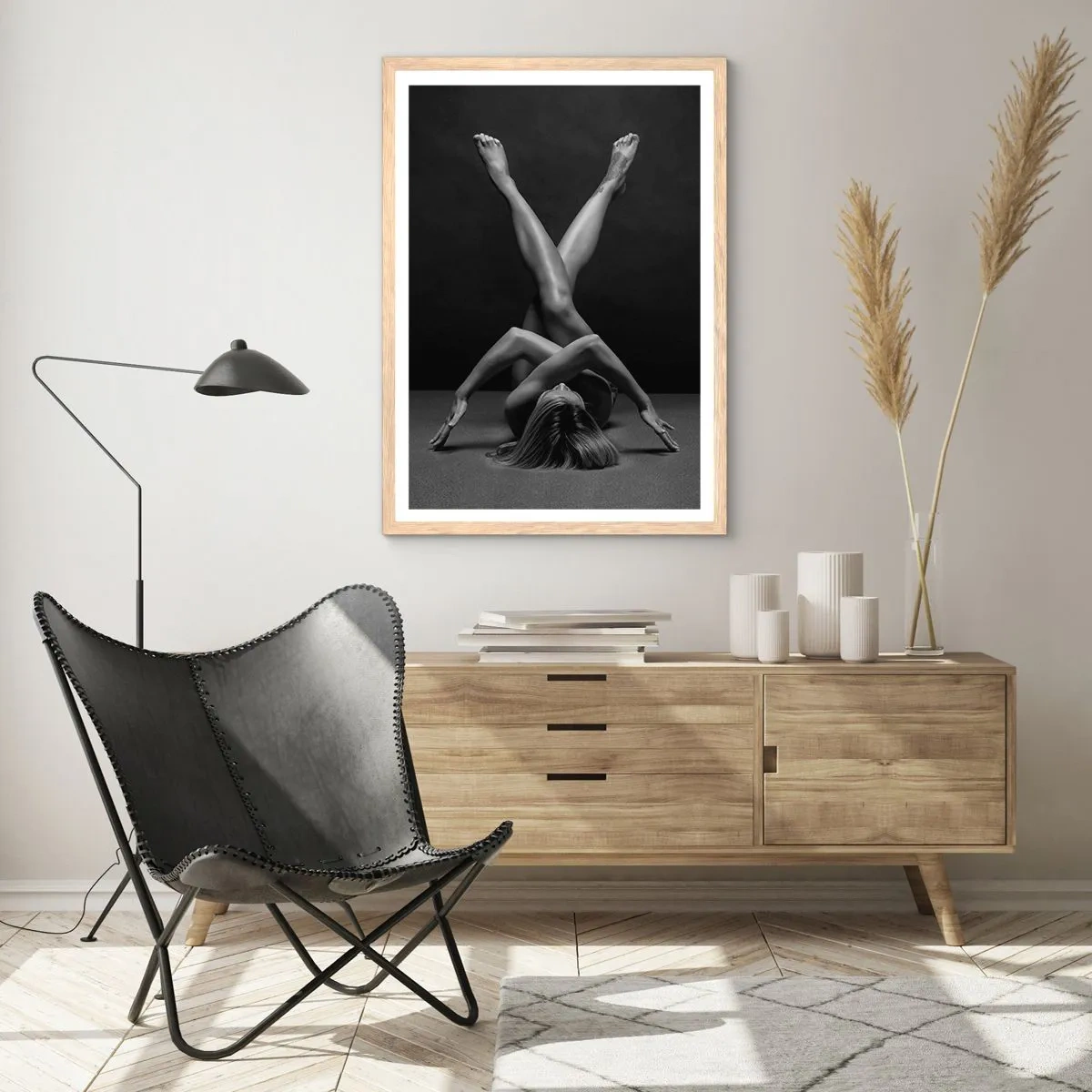 Plakat i ramme af lyst egetræ - Nøgenhedens geometri - 61x91 cm