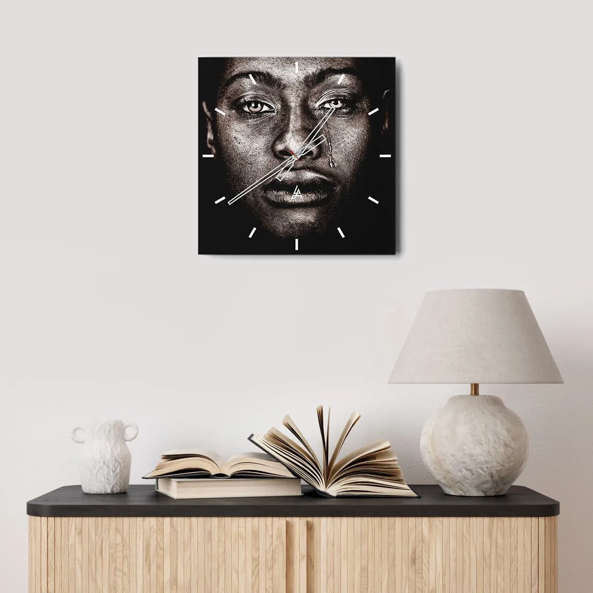 Vægur, Uret - Én tåre - 30x30 cm