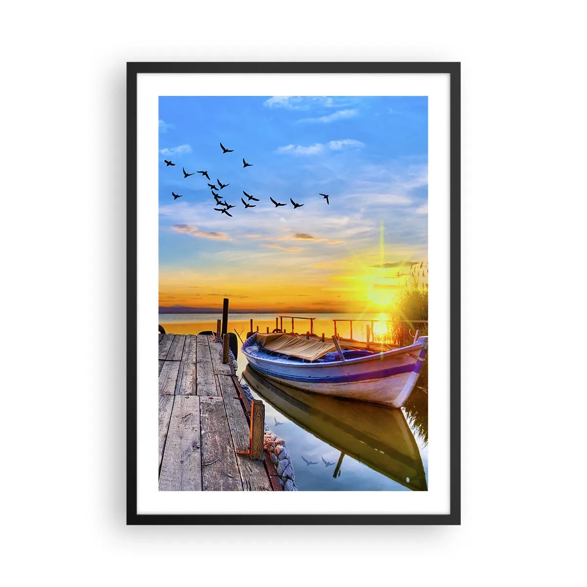 Plakat i sort ramme - En båd på en sø ved solnedgang med fugle i baggrunden - 50x70cm - Farvel, indtil i morgen - Moderne vægdekoration til stue og soveværelse ARTTOR
