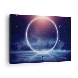 Lærredstryk - Billede på lærred - Et magisk landskab med en figur og en cirkel af lys om natten - 70x50cm - De er allerede her... - Moderne vægdekoration til stue og soveværelse ARTTOR