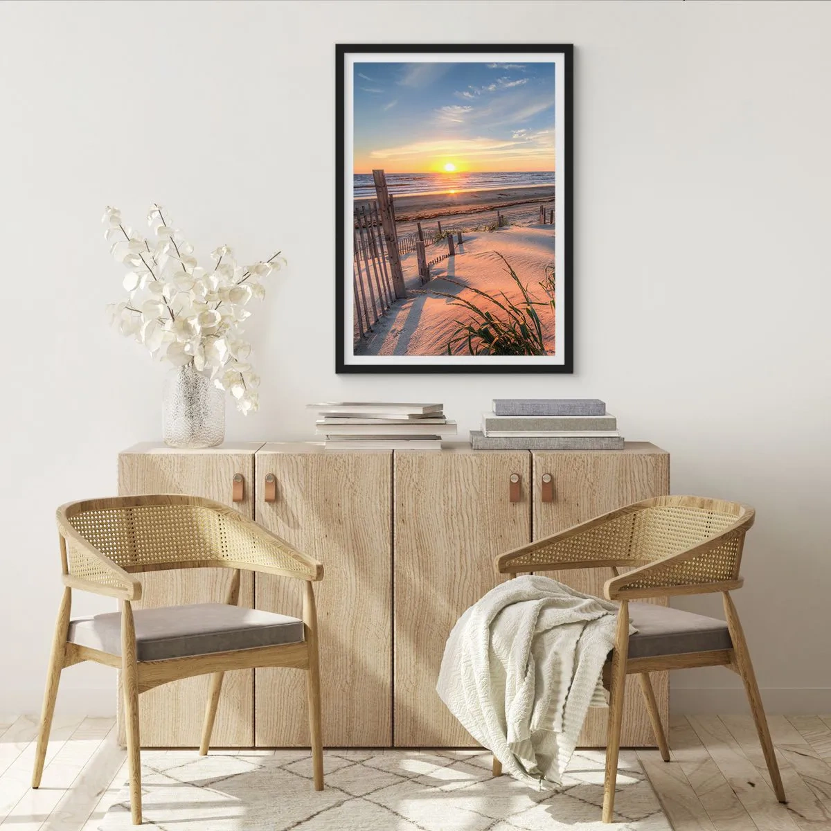 Plakat i sort ramme - Stranden oplyst af den nedgående sol - 50x70cm - Vindens blænding og skygge - Moderne vægdekoration til stue og soveværelse ARTTOR