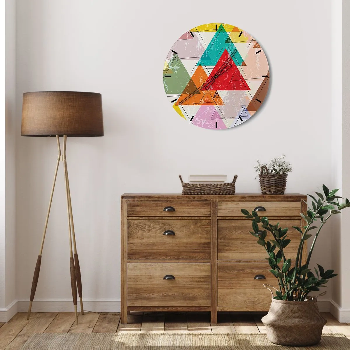 Vægur, Uret - Farverige trekanter i geometrisk stil med en ældet effekt - 30x30cm - Tre og tre - Moderne vægdekoration til stue, køkken og soveværelse ARTTOR