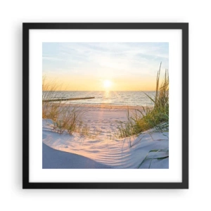 Plakat i sort ramme - Havet brummer, fuglene synger, en vild strand midt i græsset.... - 40x40 cm