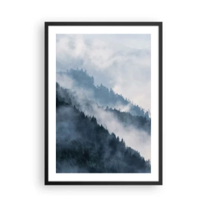 Plakat i sort ramme - Tågede bjerge dækket af skov - 50x70cm - Bjergenes mystik - Moderne vægdekoration til stue og soveværelse ARTTOR