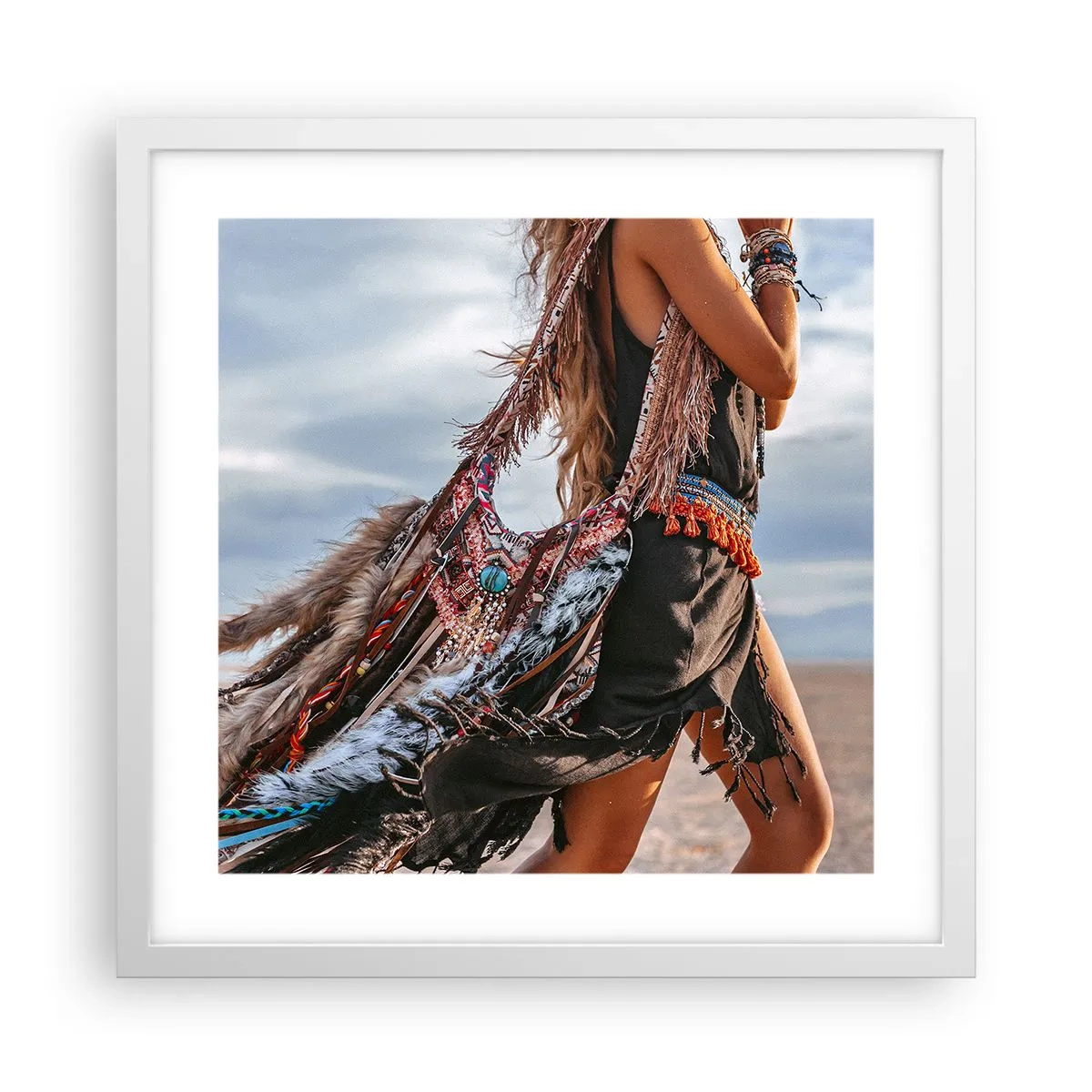Plakat i hvid ramme - Shamanens pige - 40x40 cm