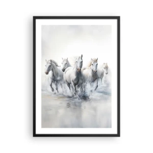 Plakat i sort ramme - Hvide heste galoperer gennem vand i dynamiske omgivelser - 50x70cm - Hvid magi - Moderne vægdekoration til stue og soveværelse ARTTOR