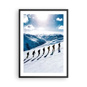 Plakat i sort ramme - Vandrere på en snedækket bjergskråning i fuld sol - 50x70cm - Det vindende hold - Moderne vægdekoration til stue og soveværelse ARTTOR