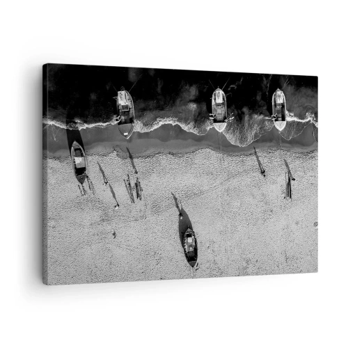 Lærredstryk - Billede på lærred - Sort-hvid luftfoto af både på stranden - 70x50cm - Stadig på kysten... - Moderne vægdekoration til stue og soveværelse ARTTOR