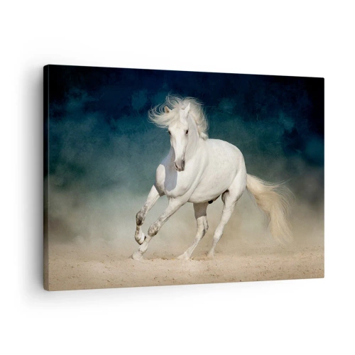 Lærredstryk - Billede på lærred - En hvid hest galoperer mod en sløret himmel - 70x50cm - Frihed i en ren tilstand - Moderne vægdekoration til stue og soveværelse ARTTOR