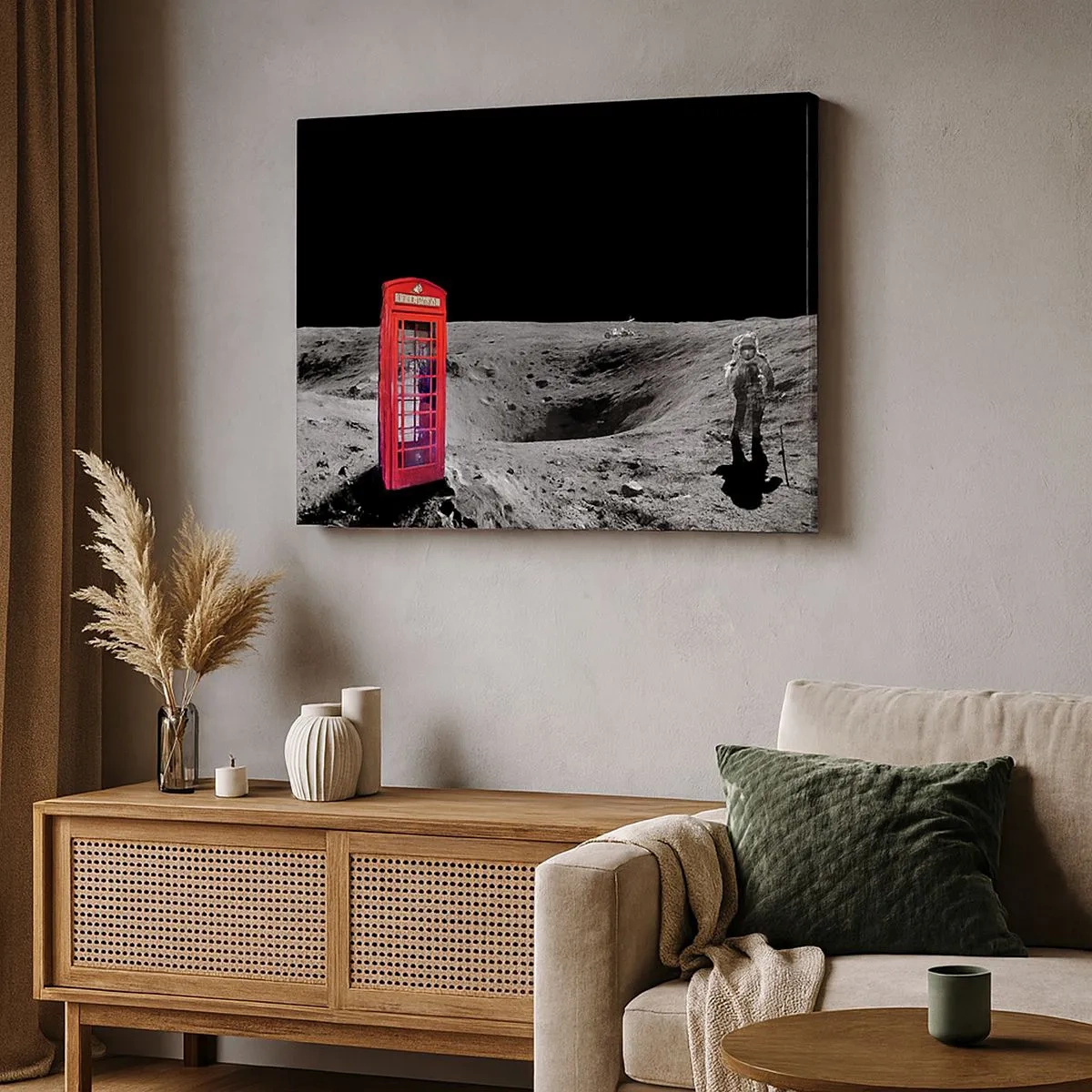 Lærredstryk - Billede på lærred - Rød telefonboks på månen - 70x50cm - Kosmisk vittighed - Moderne vægdekoration til stue og soveværelse ARTTOR