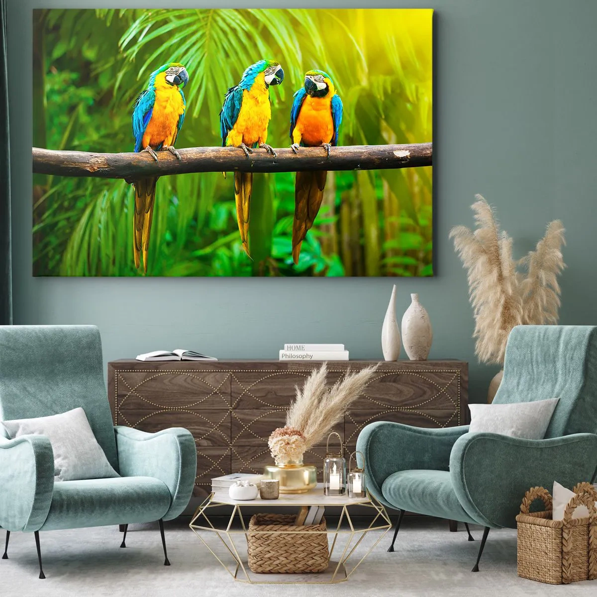 Lærredstryk - Billede på lærred - Tre farverige papegøjer mod en baggrund af tropisk grønt - 70x50cm - Og har du hørt, at hun...? - Moderne vægdekoration til stue og soveværelse ARTTOR