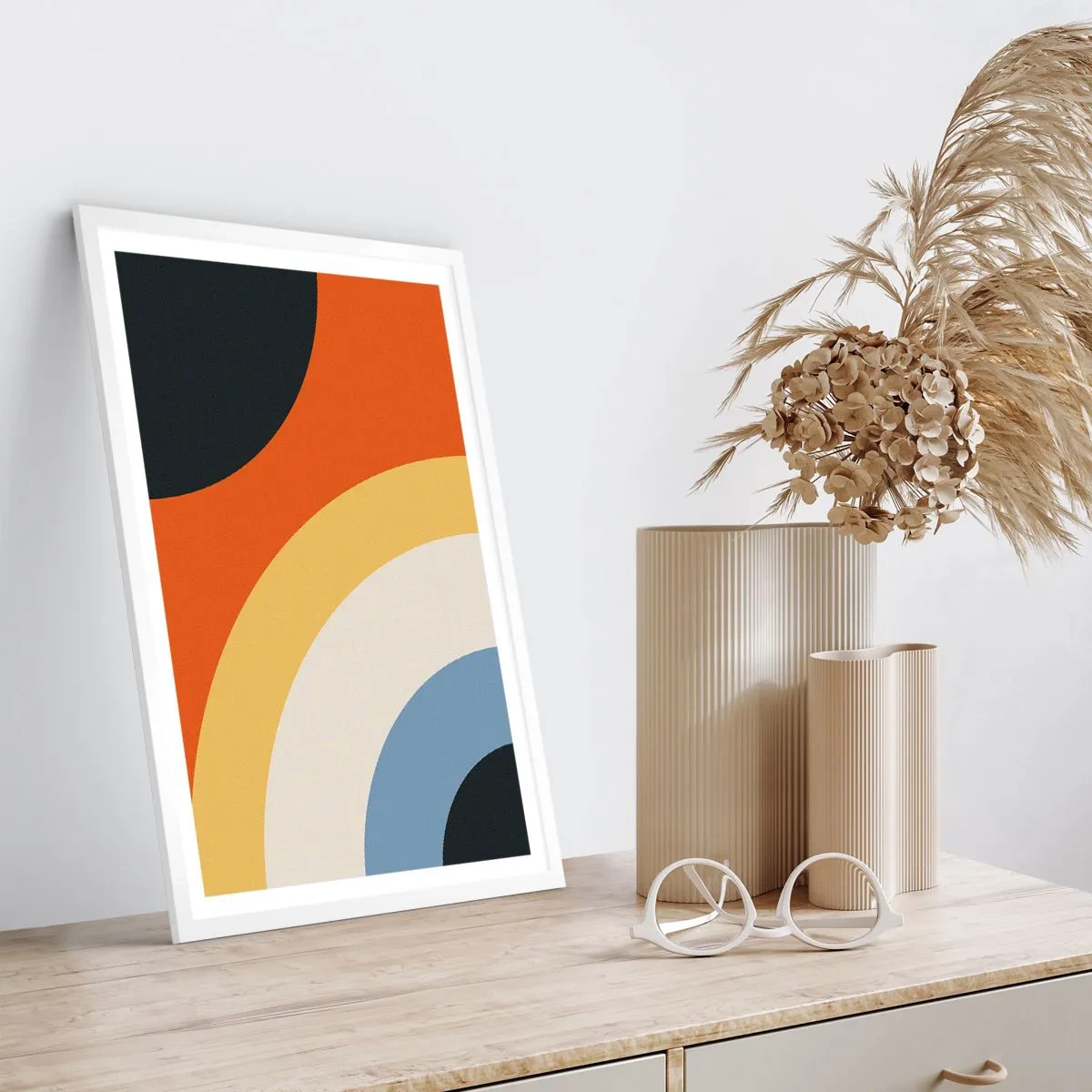 Plakat i hvid ramme - Over for hinanden - 50x70 cm