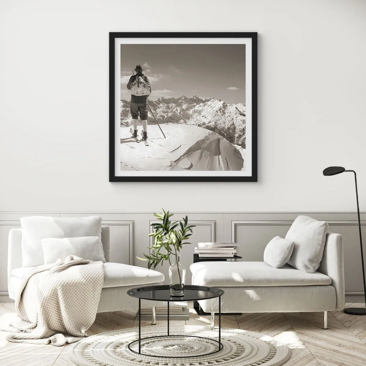 Plakat i sort ramme - Og bjergene er de samme - 60x60 cm