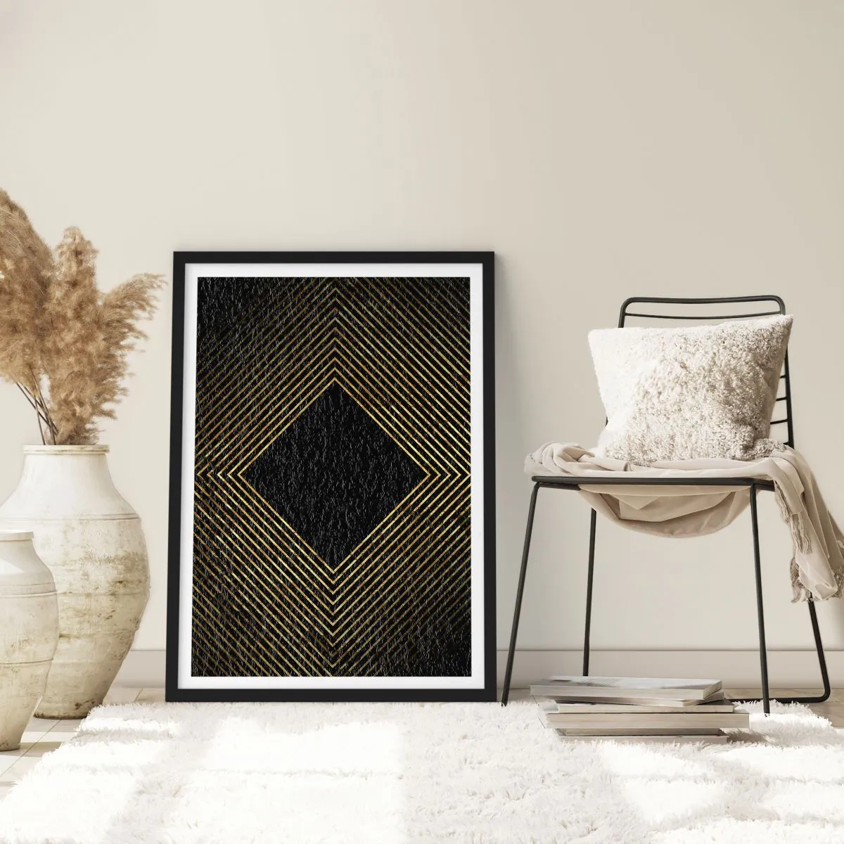 Plakat i sort ramme - Gyldne geometriske linjer på en sort baggrund - 50x70cm - Geometri i glamour-stil - Moderne vægdekoration til stue og soveværelse ARTTOR
