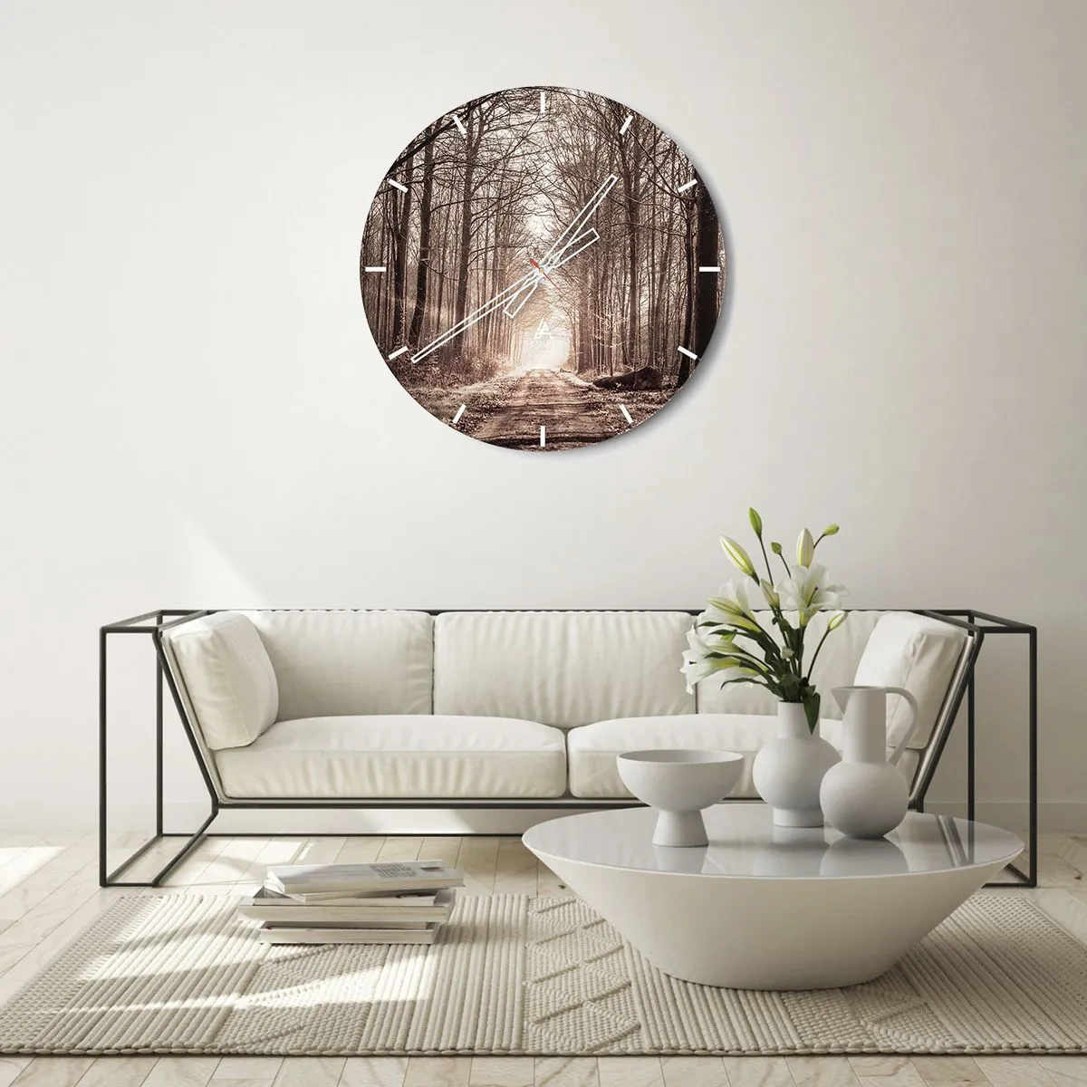 Vægur, Uret - En allé af træer i et efterårssceneri med perspektiv ned i dybet - 30x30cm - Skovkatedralen - Moderne vægdekoration til stue, køkken og soveværelse ARTTOR