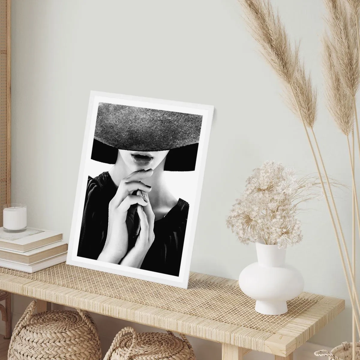 Plakat i hvid ramme - Usynlig skønhed - 50x70 cm