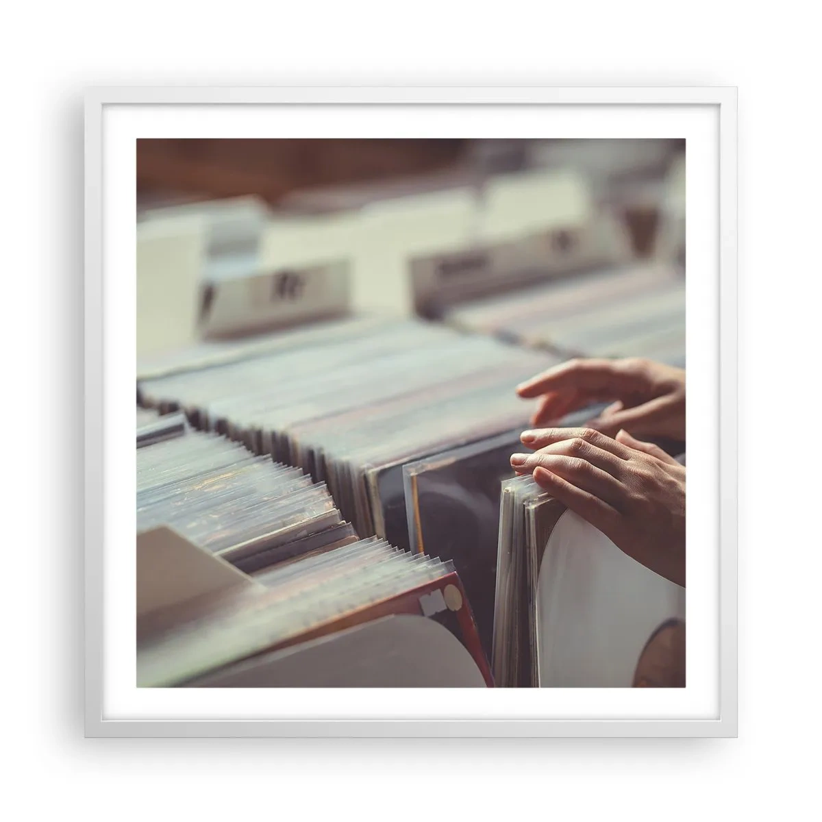 Plakat i hvid ramme - På jagt efter følelser - 60x60 cm