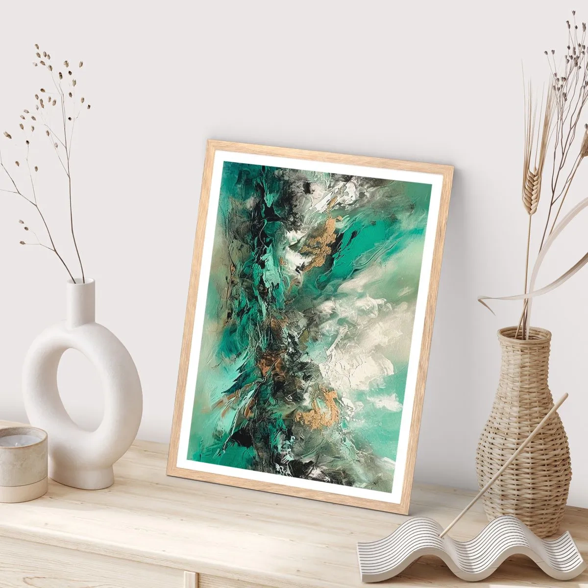 Plakat i ramme af lyst egetræ - Smaragdsort byld - 40x50 cm
