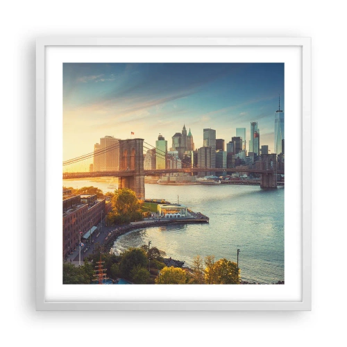 Plakat i hvid ramme - Den store bys daggry - 50x50 cm