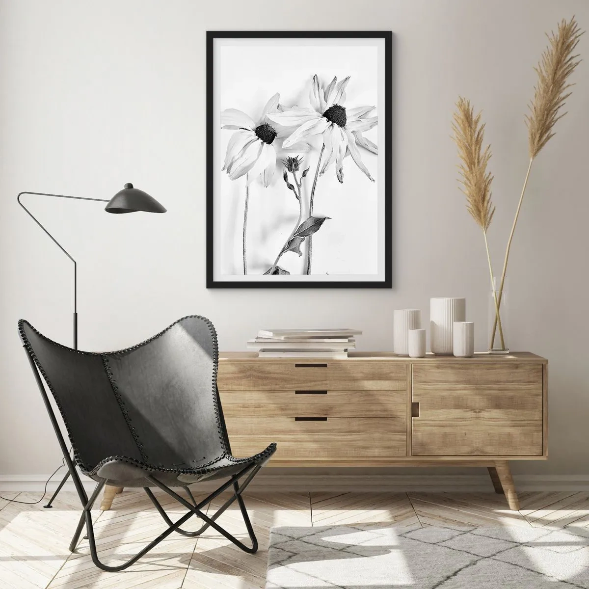 Plakat i sort ramme - Sort-hvide blomster i minimalistisk stil på en lys baggrund - 50x70cm - Ingen ønsker at være alene - Moderne vægdekoration til stue og soveværelse ARTTOR