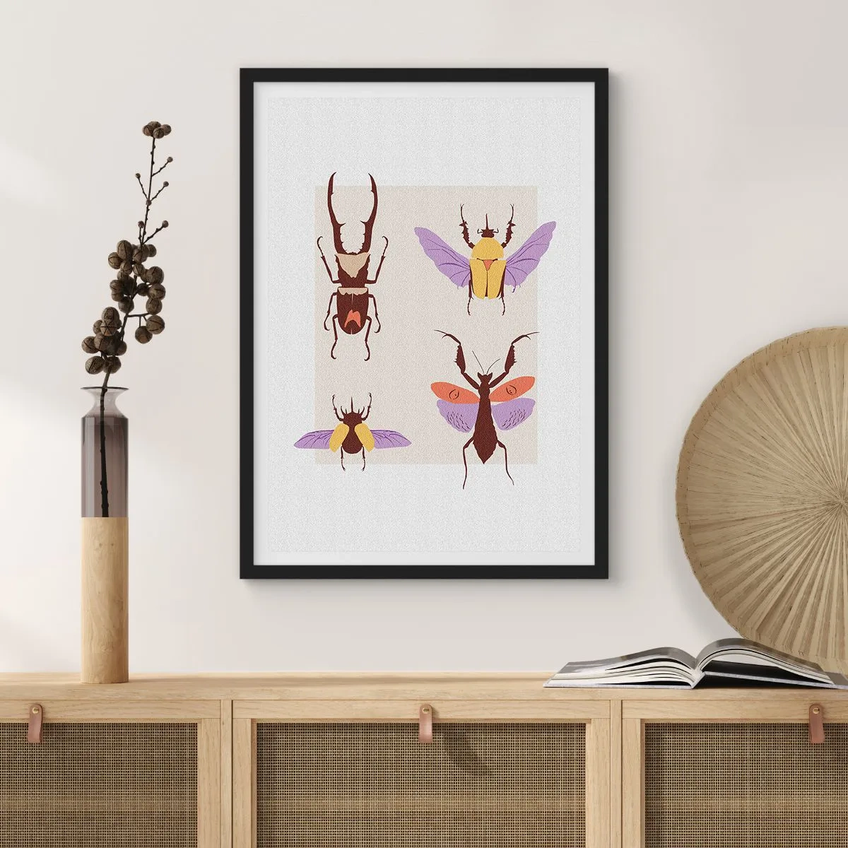 Plakat i sort ramme - Farverige biller på en lys baggrund - 50x70cm - Insekternes verden - Moderne vægdekoration til stue og soveværelse ARTTOR