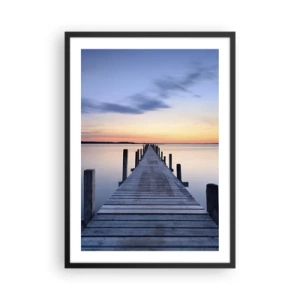 Plakat i sort ramme - Søbroen ved solnedgang - 50x70cm - Den rolige skumringstid - Moderne vægdekoration til stue og soveværelse ARTTOR