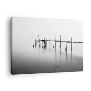 Lærredstryk - Billede på lærred - En sort-hvid mole omgivet af et tåget landskab - 70x50cm - Hvad nu, hvis verden ikke eksisterer? - Moderne vægdekoration til stue og soveværelse ARTTOR