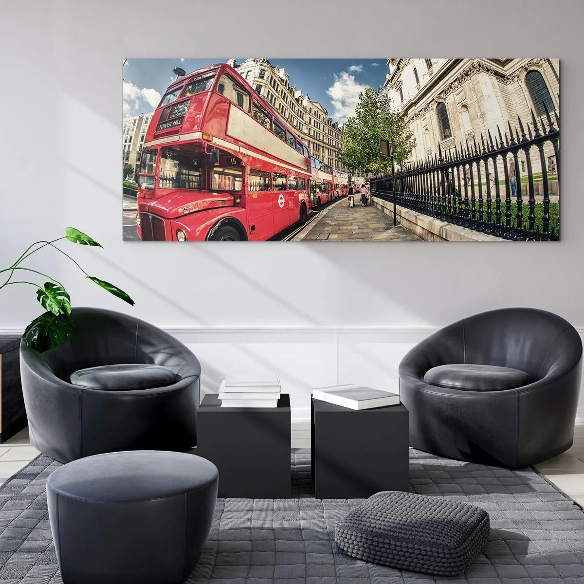 Billede på glas - Gade i London i grå og rødt - 160x50 cm