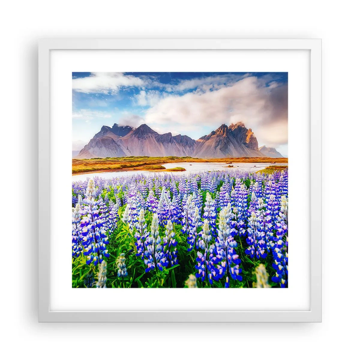 Plakat i hvid ramme - Styrke og strenghed ved siden af blidhed - 40x40 cm