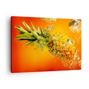 Lærredstryk - Billede på lærred - En ananas nedsænket i vand mod en orange gradient baggrund. - 70x50cm - Tropisk saftig friskhed - Moderne vægdekoration til stue og soveværelse ARTTOR