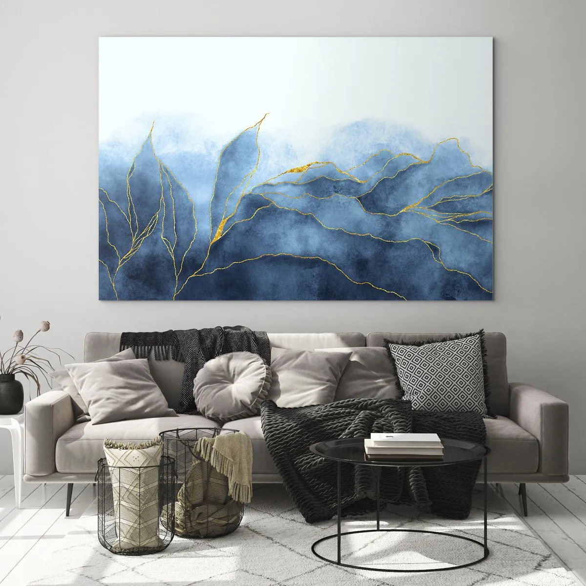 Billede på glas - Abstrakte blå former med fine guldlinjer. - 70x50cm - Blå i guld - Moderne vægdekoration til stue og soveværelse ARTTOR