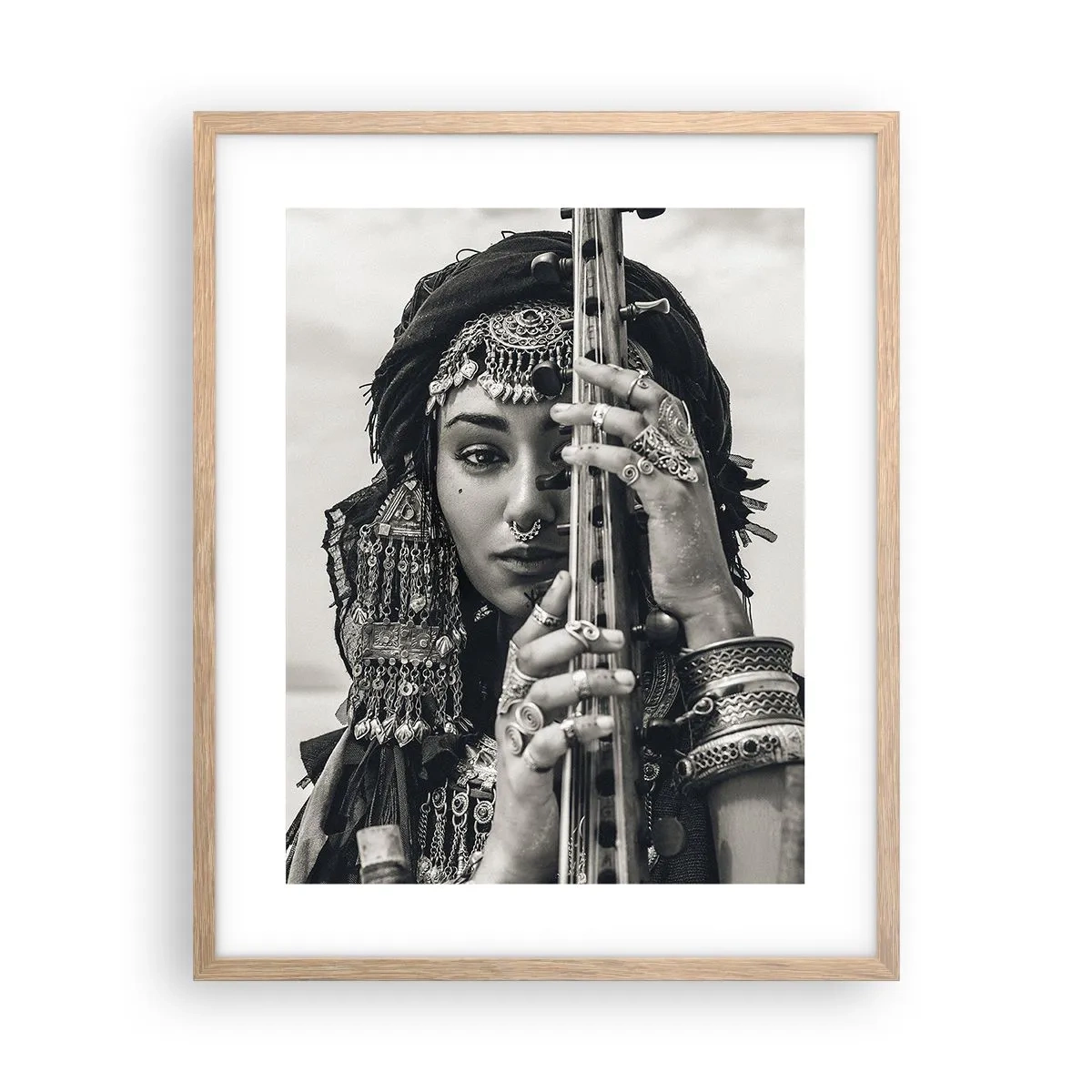 Plakat i ramme af lyst egetræ - Selve den orientalske musik - 40x50 cm