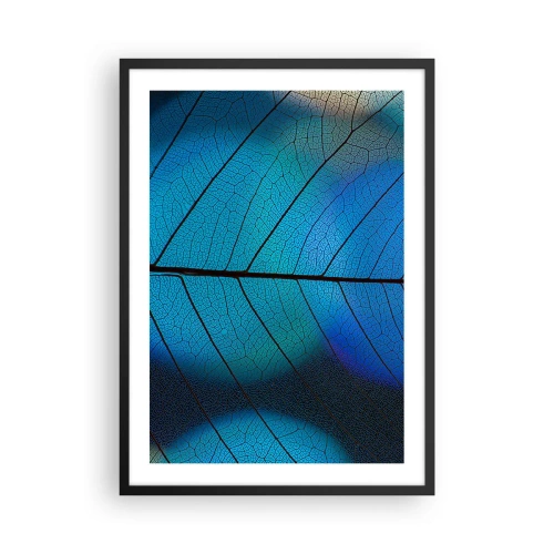 Plakat i sort ramme - Nærbillede af et blåt blad med fremtrædende årer - 50x70cm - Indviklet konstruktion - Moderne vægdekoration til stue og soveværelse ARTTOR