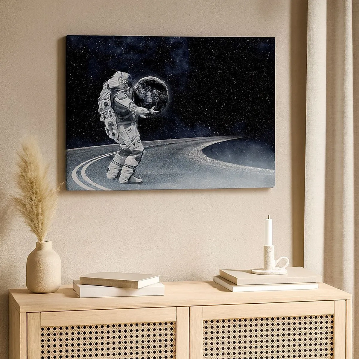 Lærredstryk - Billede på lærred - Astronaut med Jorden mod stjernehimlen - 70x50cm - På Mælkevejen - Moderne vægdekoration til stue og soveværelse ARTTOR