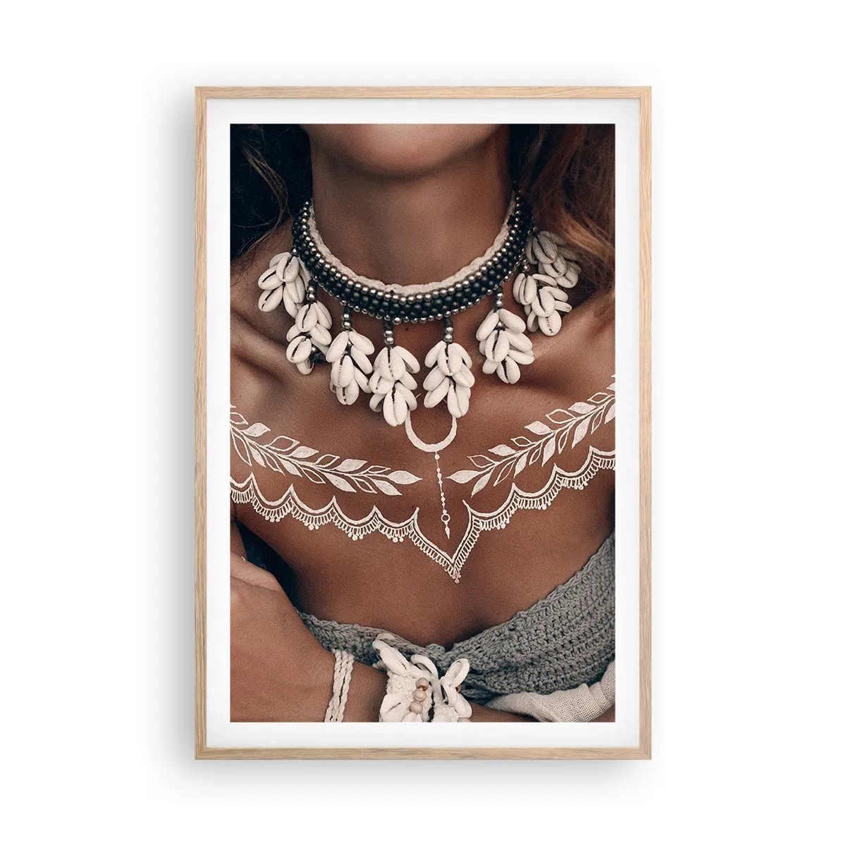 Plakat i ramme af lyst egetræ - Talismaner, ritualer om kvindelighed - 61x91 cm
