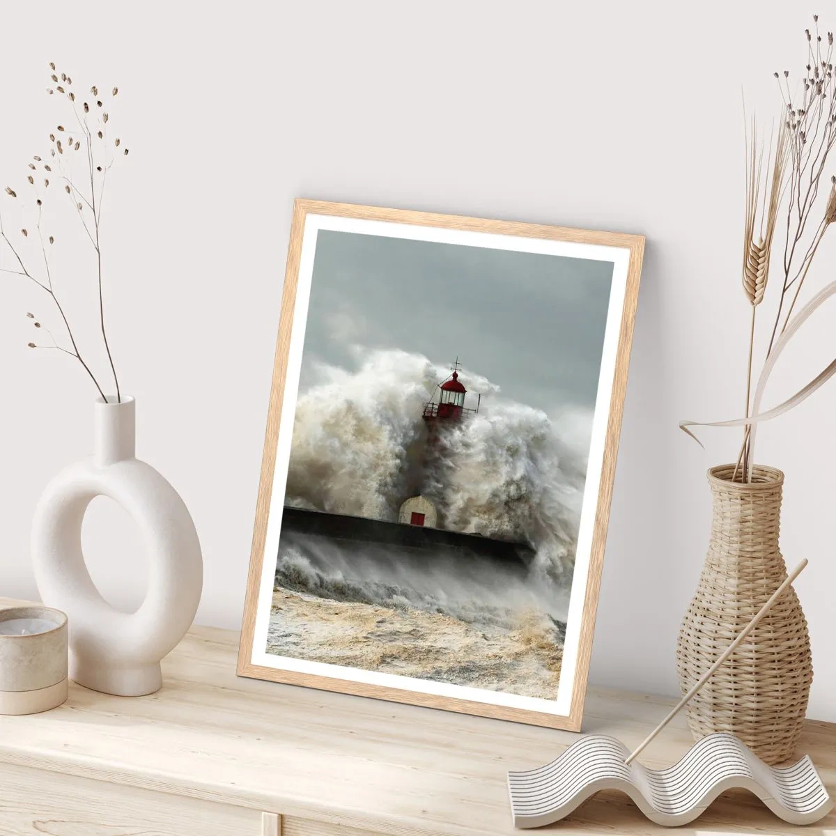 Plakat i ramme af lyst egetræ - Havets vrede - 30x40 cm
