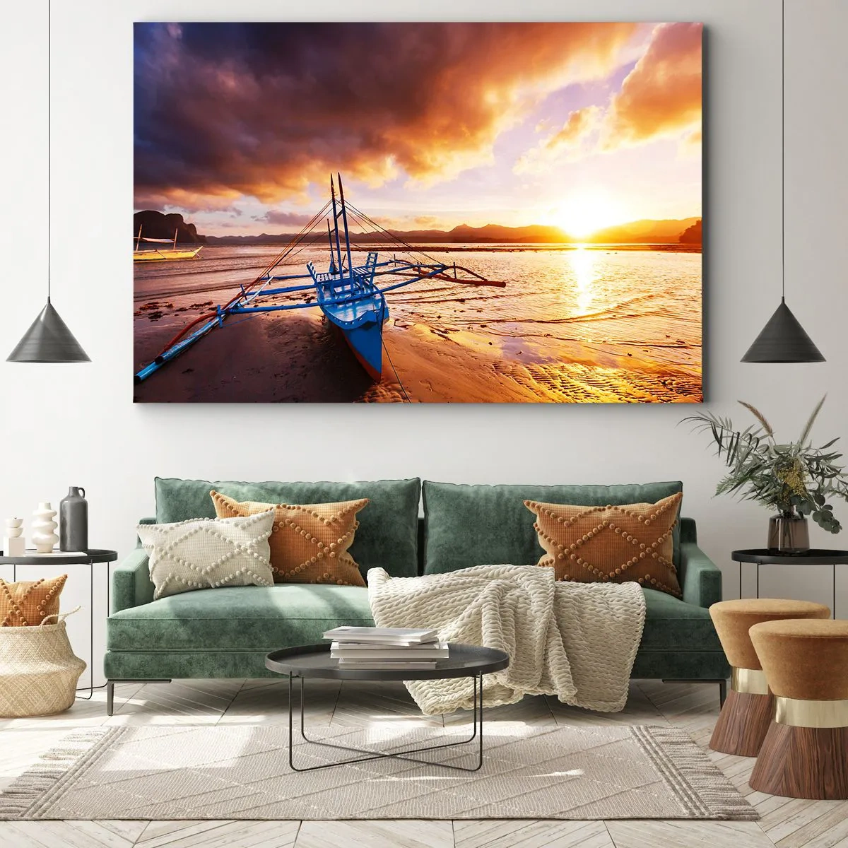 Lærredstryk - Billede på lærred - Blå båd på stranden ved solnedgang - 70x50cm - Efter en lang dag kan du strække dig ud på sandet - Moderne vægdekoration til stue og soveværelse ARTTOR