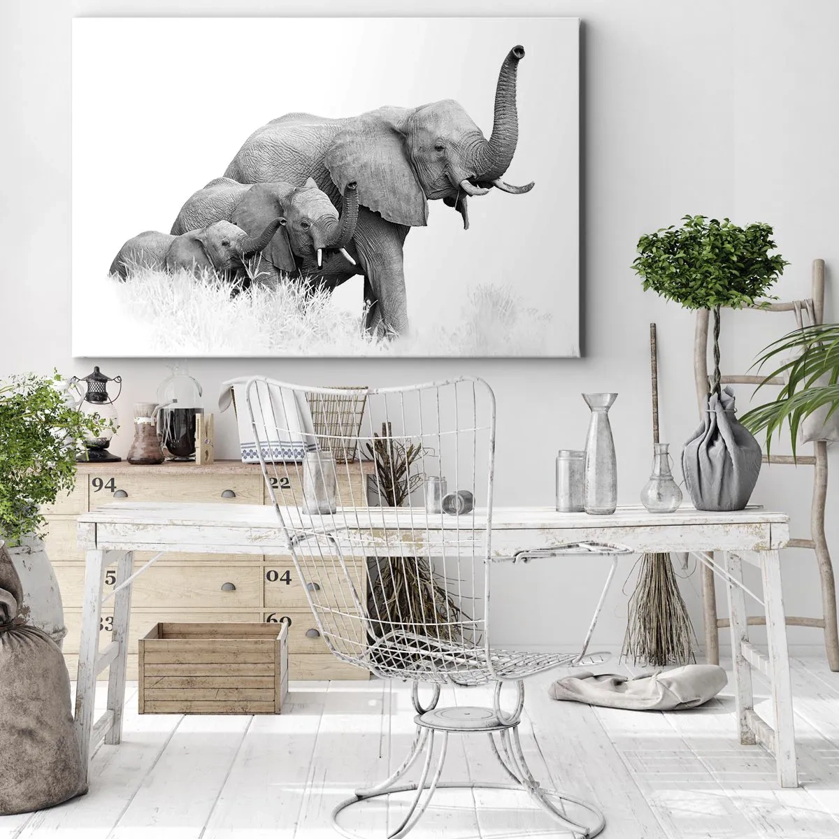 Lærredstryk - Billede på lærred - En elefantfamilie mod et afrikansk landskab i sort-hvid. - 70x50cm - En, to, tre - Moderne vægdekoration til stue og soveværelse ARTTOR