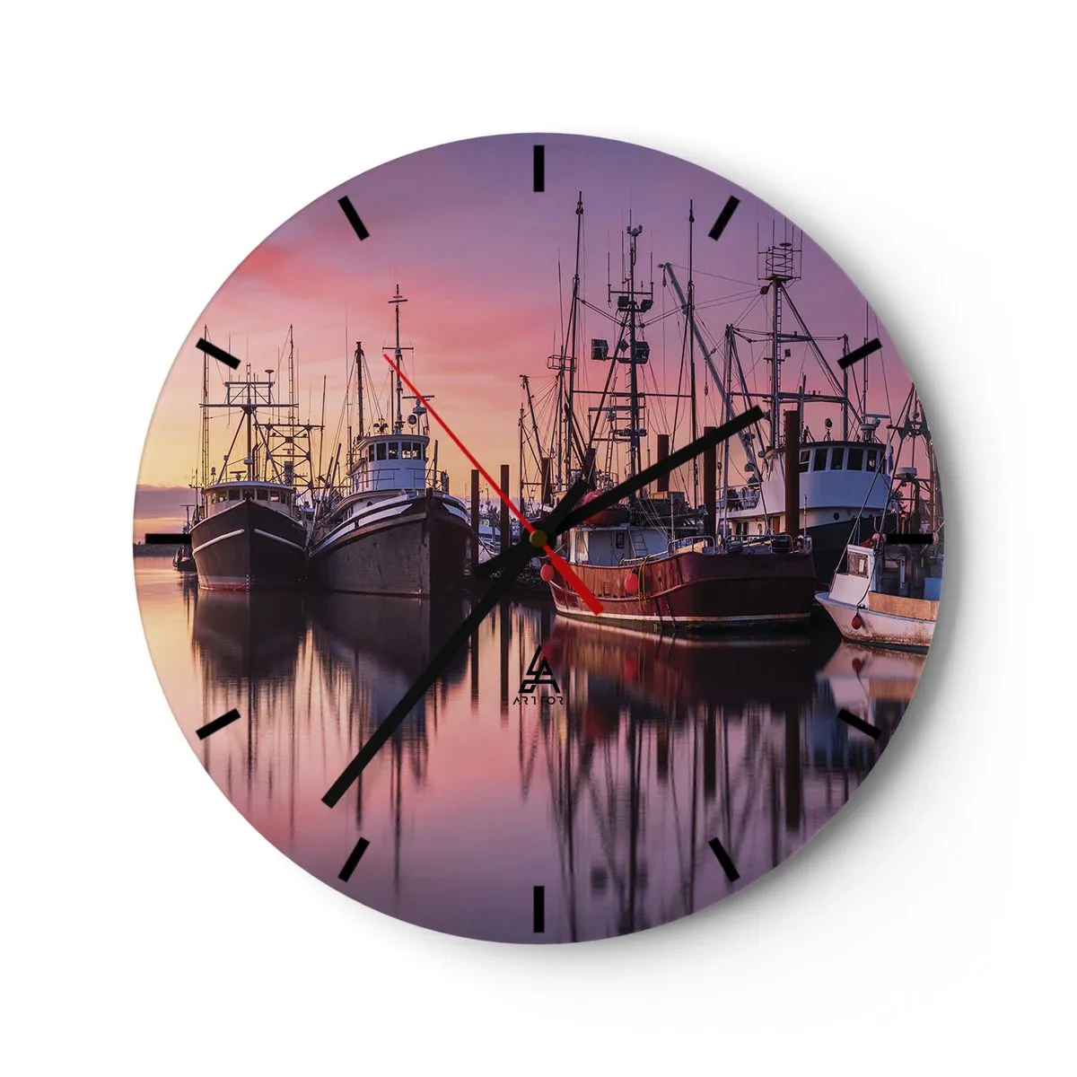 Vægur, Uret - Fiskerbåde fortøjet i havnen ved solnedgang - 30x30cm - Før den næste dag - Moderne vægdekoration til stue, køkken og soveværelse ARTTOR