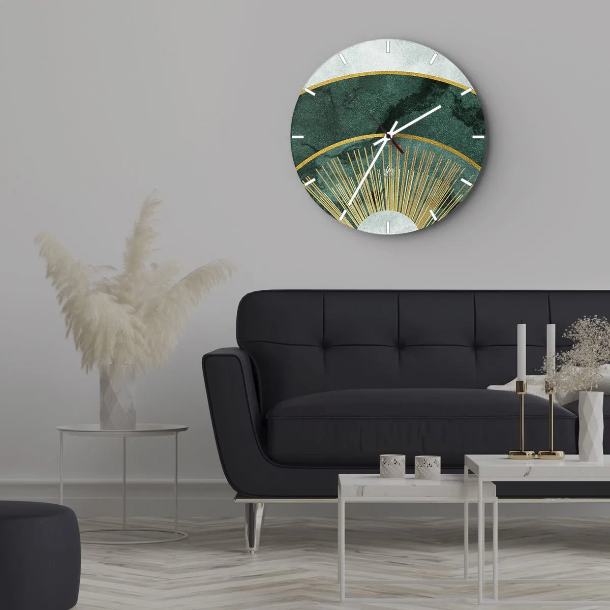 Vægur, Uret - Grøn og guld grafik med stråler, der minder om en solopgang - 30x30cm - Et anderledes solsystem - Moderne vægdekoration til stue, køkken og soveværelse ARTTOR