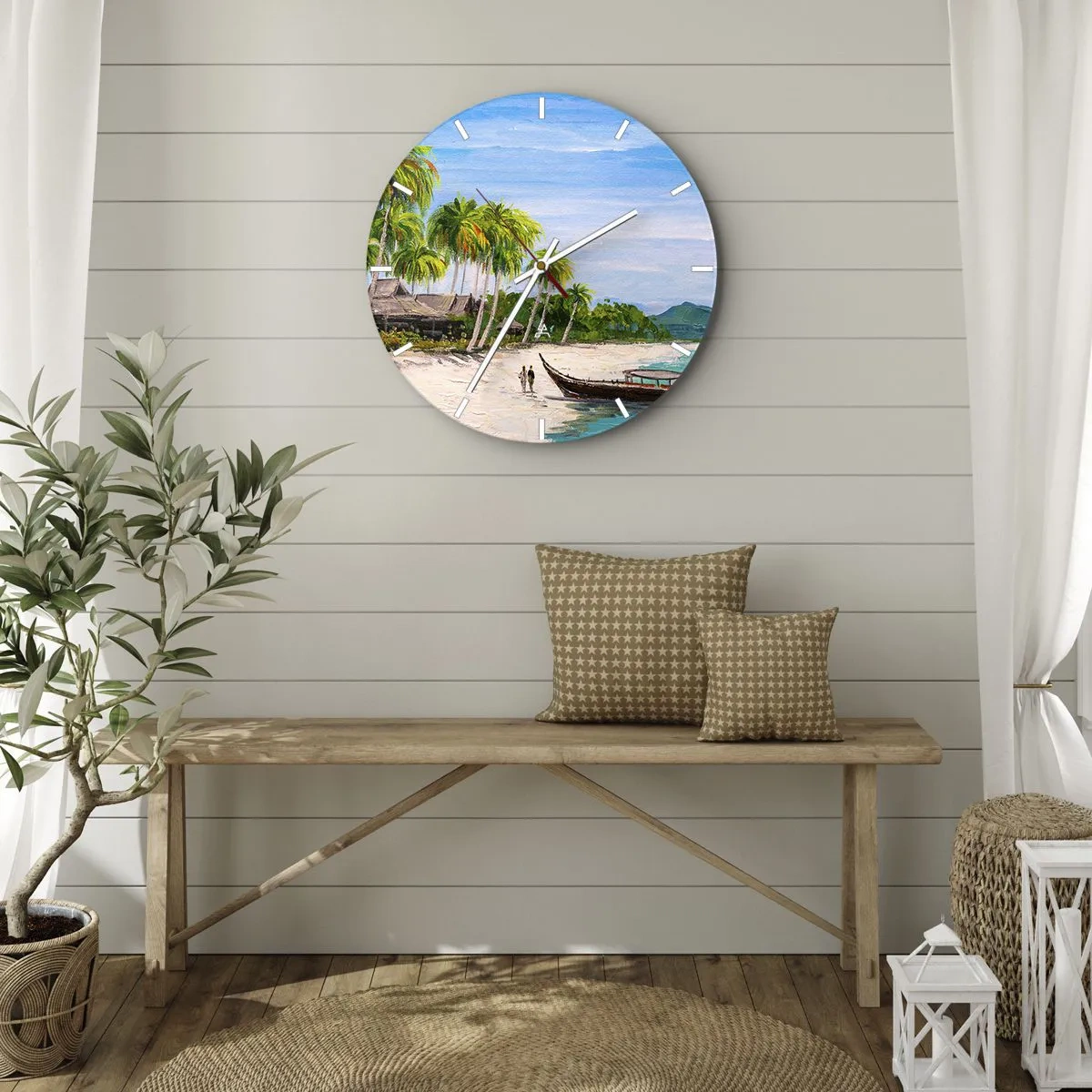 Vægur, Uret - En strand med palmer, en båd og eksotiske bygninger i baggrunden - 30x30cm - En eksotisk drøm - Moderne vægdekoration til stue, køkken og soveværelse ARTTOR