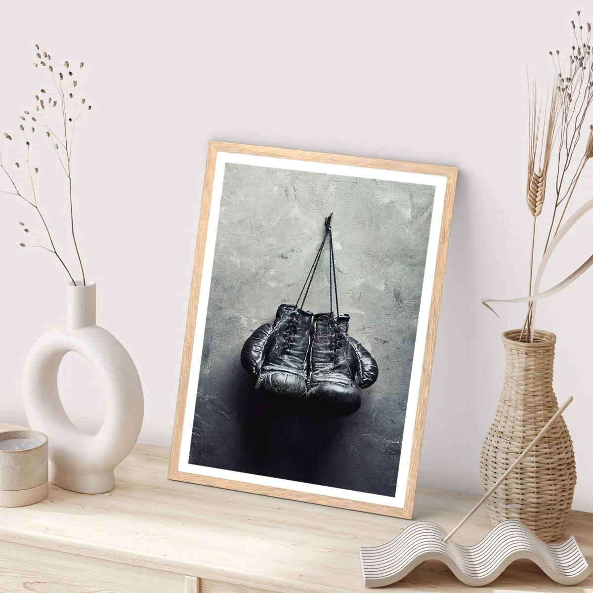 Plakat i ramme af lyst egetræ - En tid med kamp og en tid med fred - 61x91 cm