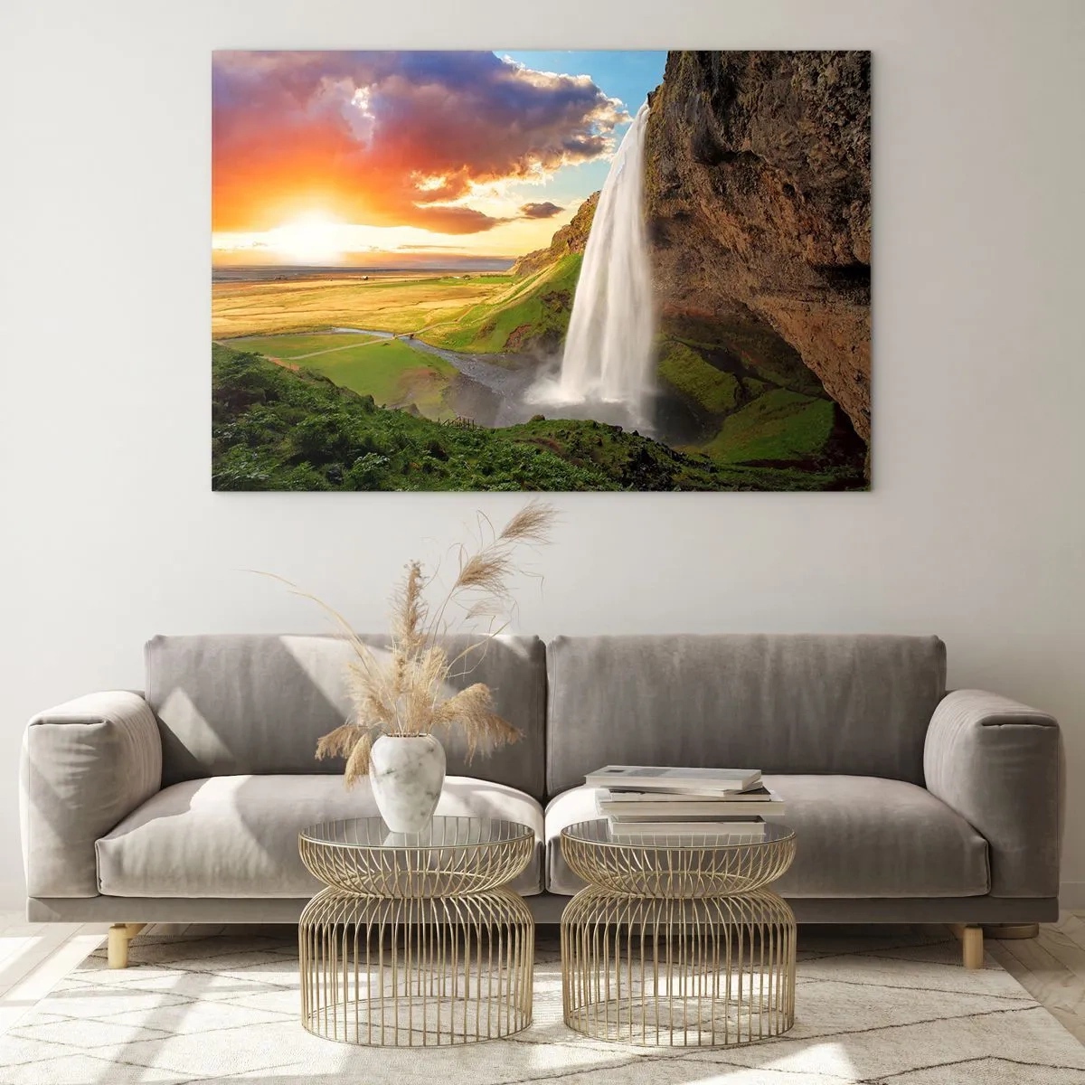 Billede på glas - Islandsk vandfald i solens stråler - 70x50cm - Den islandske sommers fylde - Moderne vægdekoration til stue og soveværelse ARTTOR