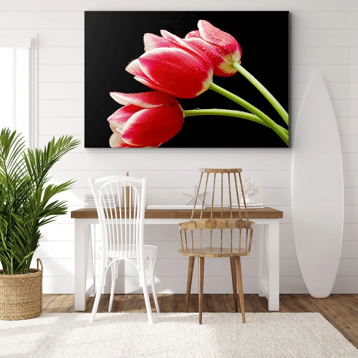 Lærredstryk - Billede på lærred - Røde tulipaner med dugdråber på sort baggrund - 70x50cm - Løftet om ren kærlighed - Moderne vægdekoration til stue og soveværelse ARTTOR