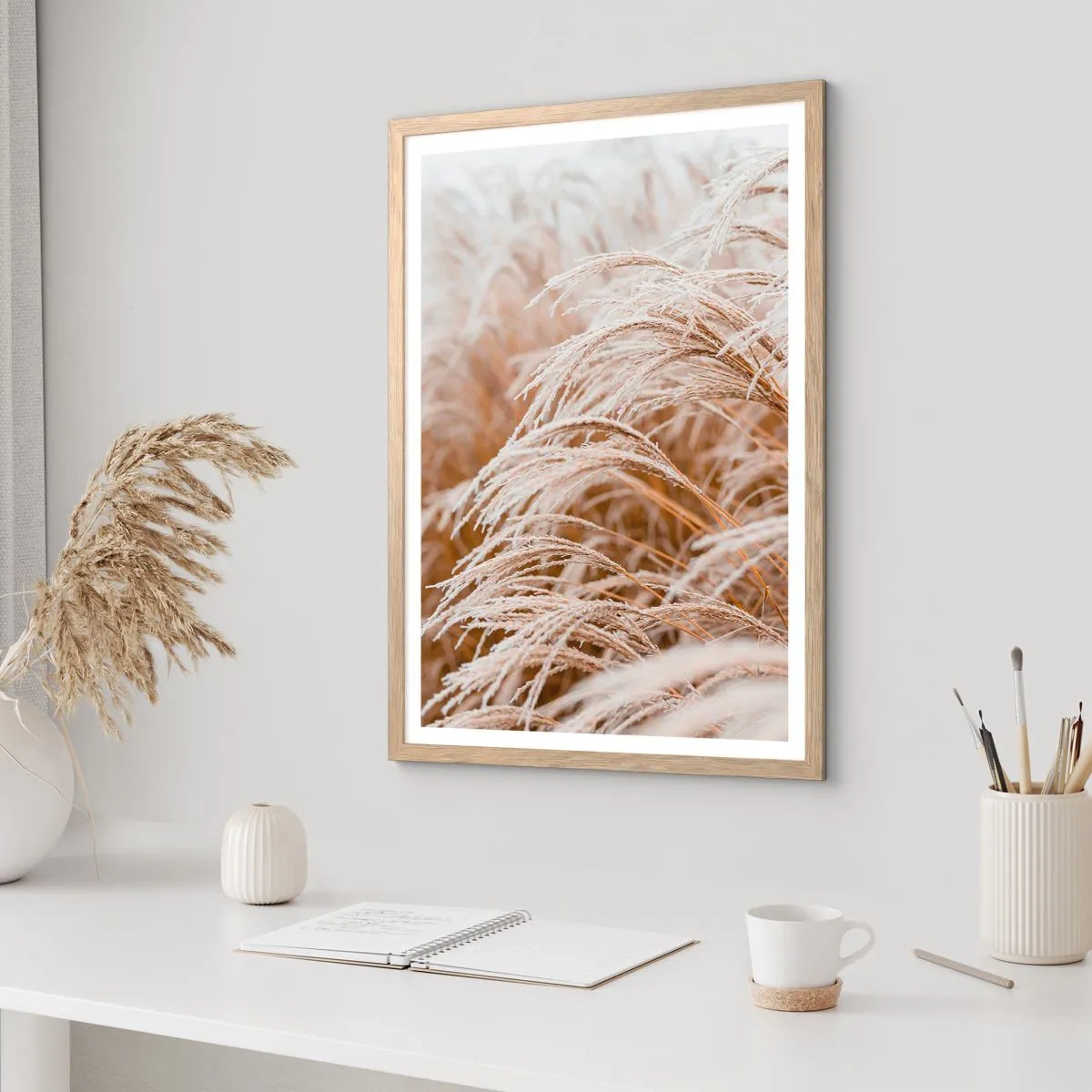 Plakat i ramme af lyst egetræ - Bøjer sig for efterårssolen - 40x50 cm