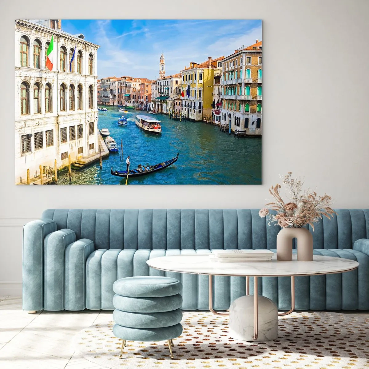 Billede på glas - En kanal i Venedig med gondoler og både på vandet - 70x50cm - Den eneste trafik i verden - Moderne vægdekoration til stue og soveværelse ARTTOR