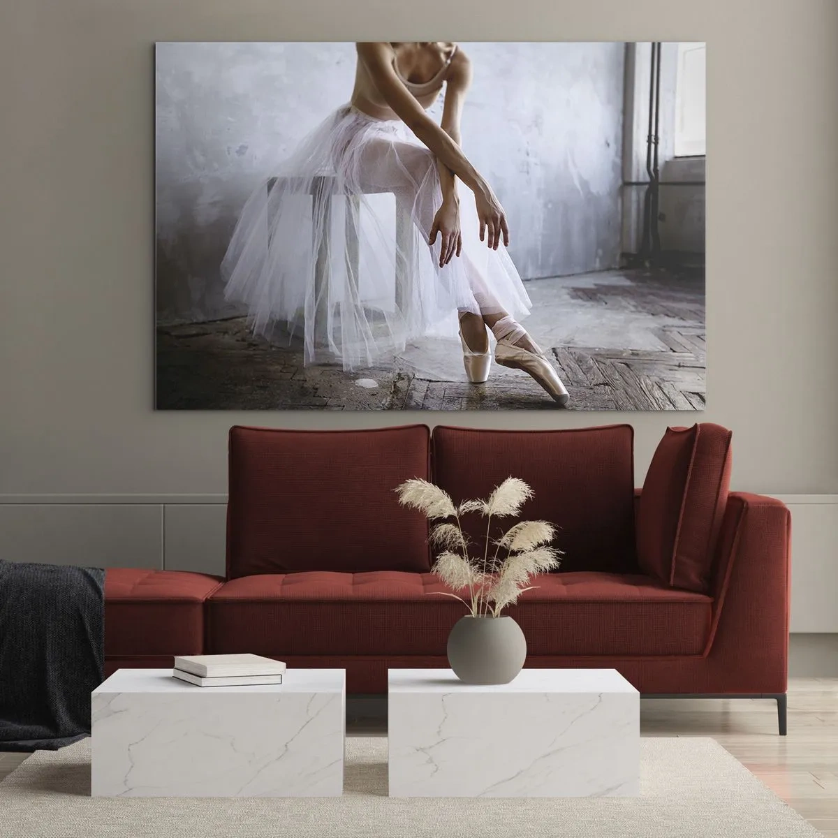 Billede på glas - En ballerina i et tylskørt hviler i hallen - 70x50cm - Før rampelysene skinner - Moderne vægdekoration til stue og soveværelse ARTTOR