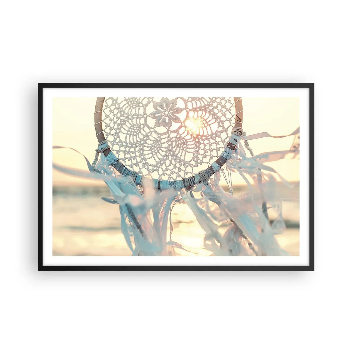 Plakat i sort ramme - Totem med blonder - 91x61 cm
